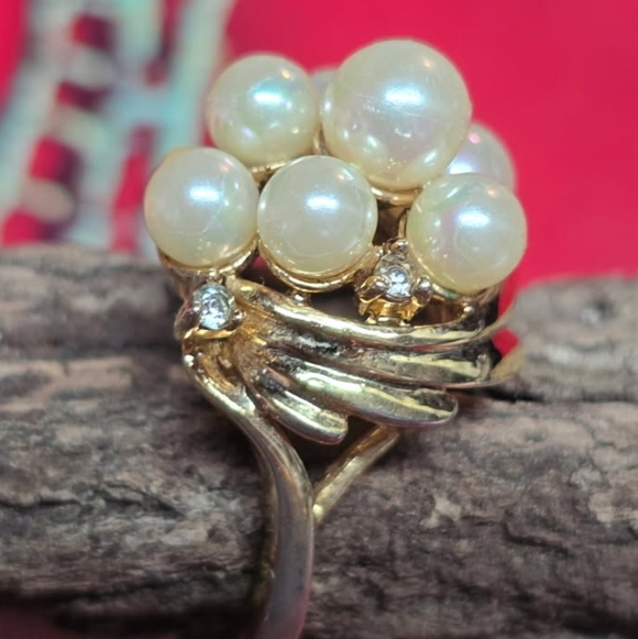Elegant Pearl and Diamond Cluster Gold Ring - Picture 2 of 4